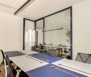 Bureau privé 68 m² 17 postes Location bureau Rue de Stockholm Paris 75008 - photo 1